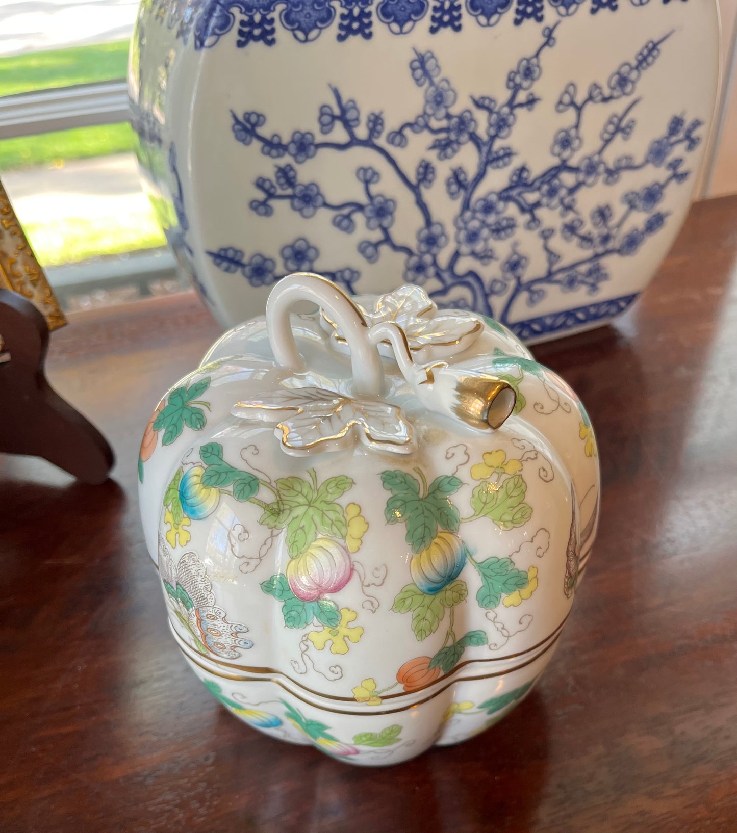 Chinoiserie Sadek Pumpkin, gold accented